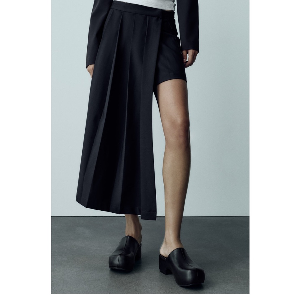 NWT Zara Asymmetric Box Pleated Skirt Bloggers Fav Navy Blue Size XS
